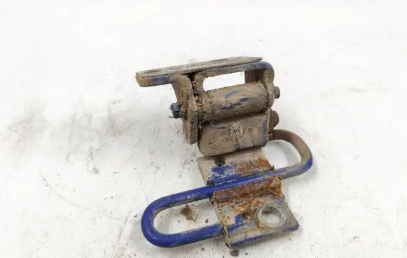 Skoda Octavia Mk1 (1U) Rear door lower hinge