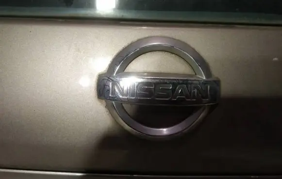 Nissan Note (E11) Manufacturer badge logo/emblem 