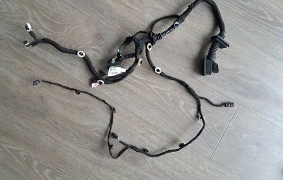Opel Astra L Front door wiring loom 9847083980