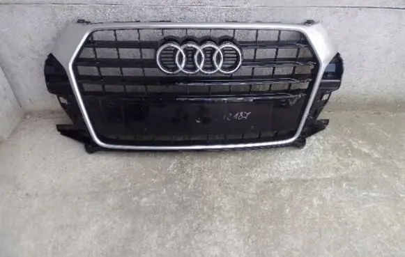Audi Q3 8U Front bumper upper radiator grill