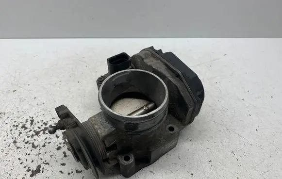 Volkswagen PASSAT B5 Throttle valve 058133063Q I12698 408237212008