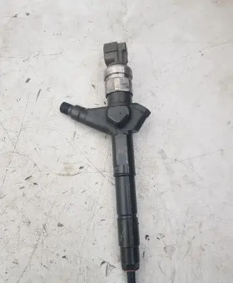 Nissan Almera Tino Fuel injector 02F03784