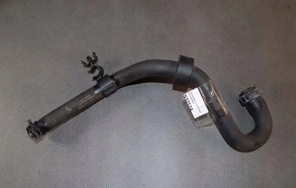 Volkswagen Touareg II Engine coolant pipe/hose 7P6122157C