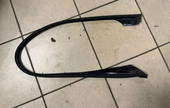 BMW 5 F10 F11 Rubber seal front coupe door 7182285