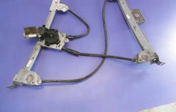 Opel Tigra B Front door window regulator with motor 93163589