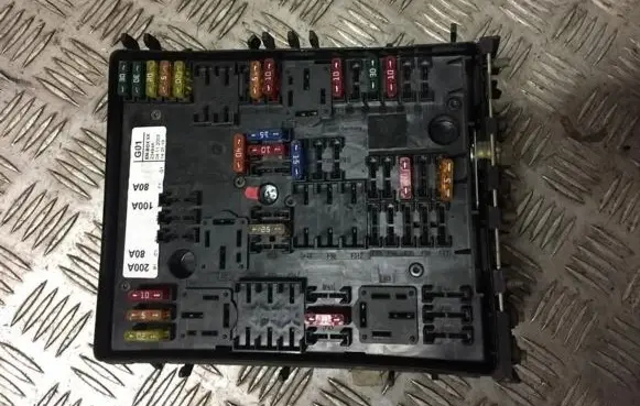 Volkswagen Golf V Fuse box set 1k0937124h