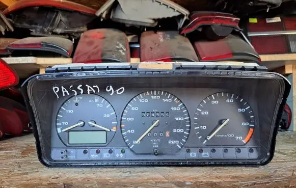 Volkswagen PASSAT B3 Speedometer (instrument cluster) 357919033AN