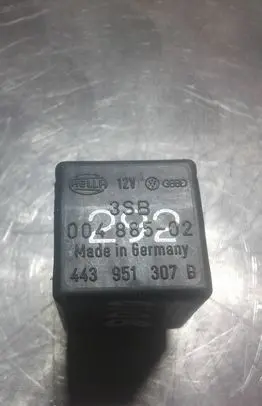 Volkswagen Golf IV Other relay 443951307B 00488502