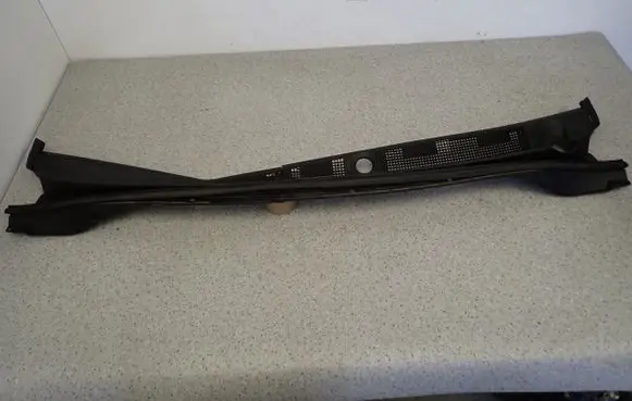 Mitsubishi Lancer Wiper trim MR533286
