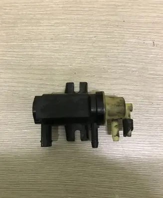 Mercedes-Benz E W212 Turbo solenoid valve A0071531428