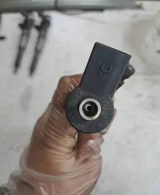 BMW 3 E46 Fuel injector 0445110149