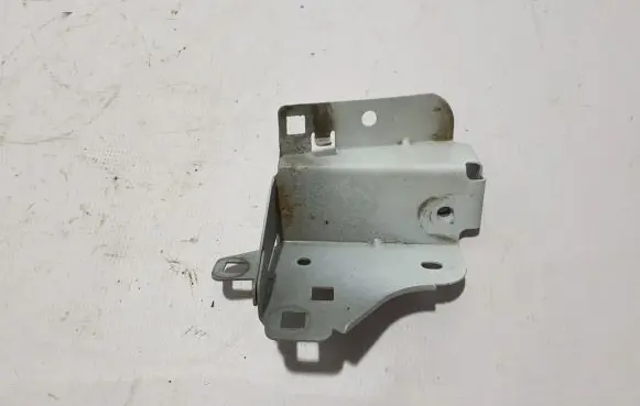 Fender mounting bracket