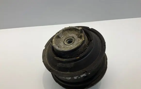 Mercedes-Benz CLS C219 Engine mount bracket