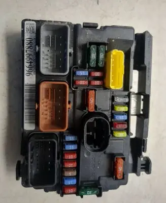 Peugeot 1007 Fuse module 9664997880