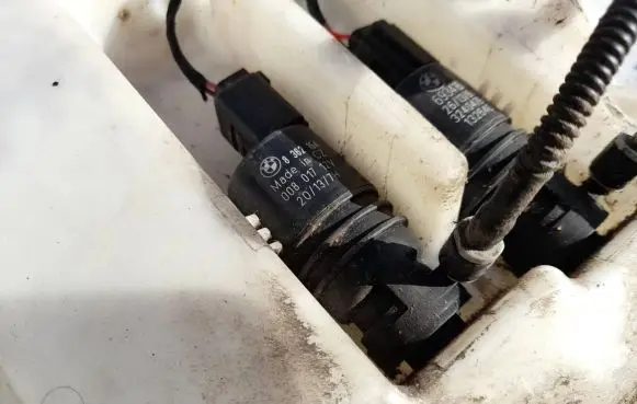 BMW 5 GT F07 Windscreen/windshield washer pump 8362154