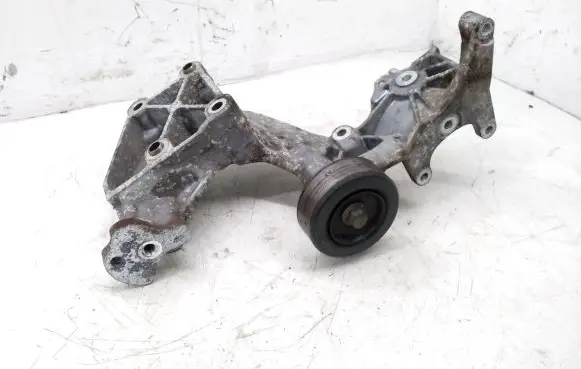 Hyundai Santa Fe Generator/alternator bracket 