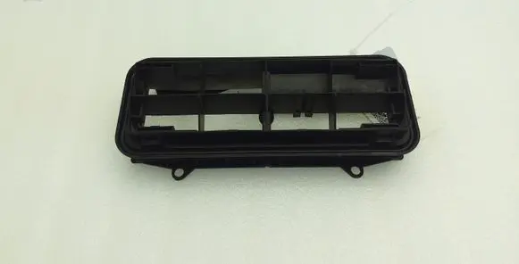 Nissan Juke I F15 Quarter panel pressure vent 8200213712