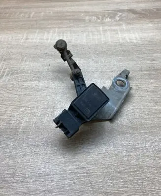 BMW 6 E63 E64 Front air suspension height level sensor 1093697