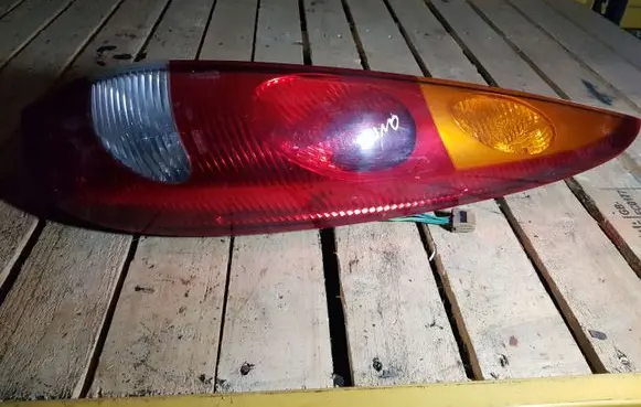 Nissan Almera Tino Rear/tail lights