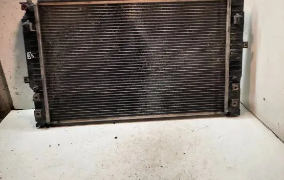 Volkswagen PASSAT B5.5 Coolant radiator 8D0121100