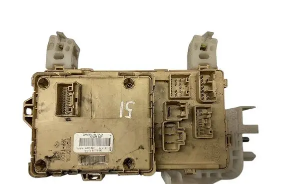 Toyota Corolla Verso AR10 Fuse module 892210F010 4460330664 03111713513002