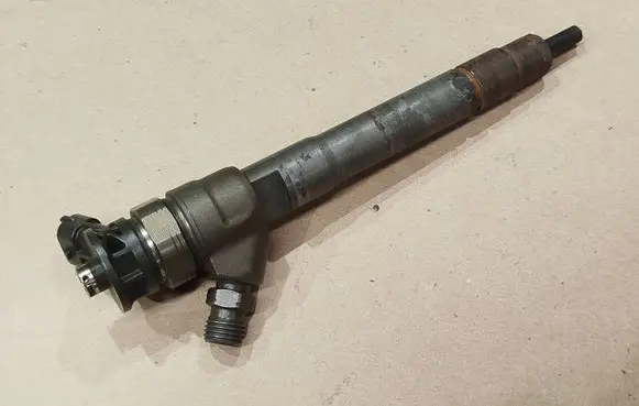 Renault Trafic III (X82) Fuel injector HMLGT2183R 0445110569