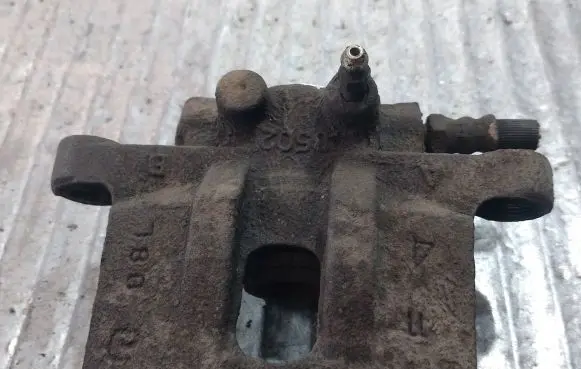 Mitsubishi Lancer VIII Rear brake caliper