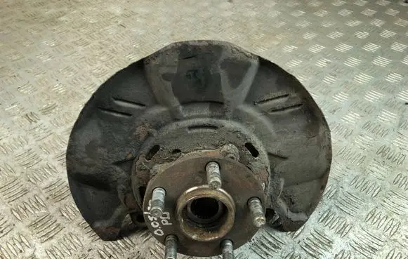 Subaru Outback Front wheel hub