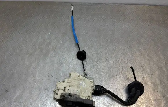 Audi A3 S3 8V Front door lock 8J1837016A