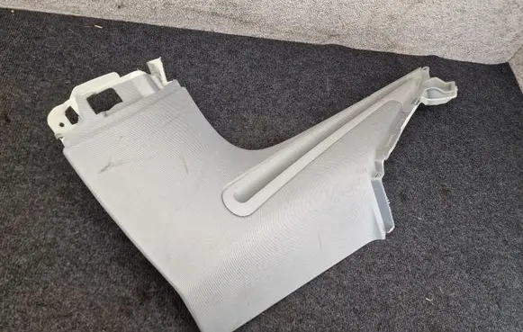 (D)pillar trim (top)
