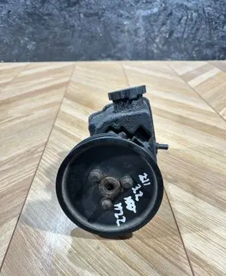Mercedes-Benz E W211 Power steering pump A0044662001 7693900201