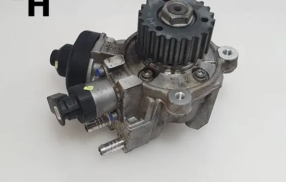Seat Leon (5F) Fuel injection high pressure pump 04L130755D 0445010537