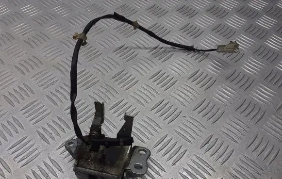 Toyota Yaris Tailgate exterior lock 