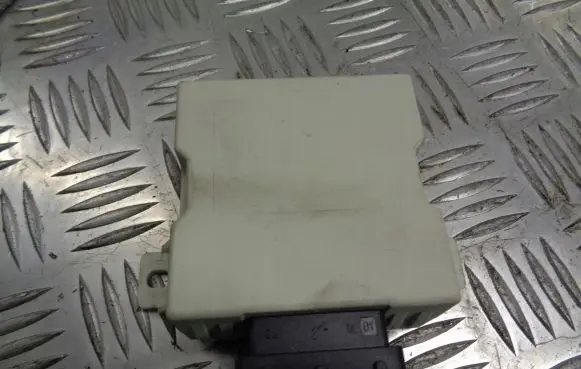 Toyota Avensis T250 Window wiper relay 150.696