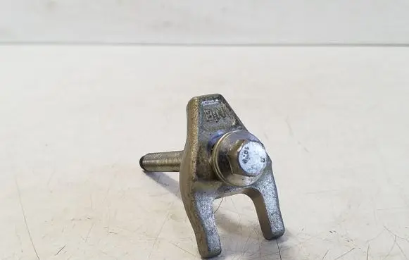 Nissan Navara D23 Fuel Injector clamp holder 