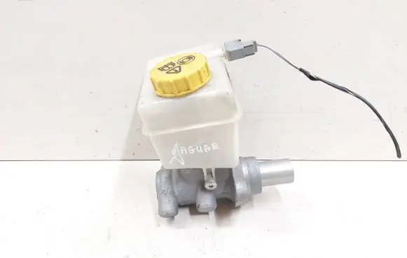 Master brake cylinder