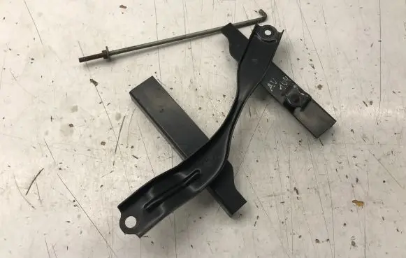 Toyota Avensis T270 Battery bracket 7440402120 7445130110