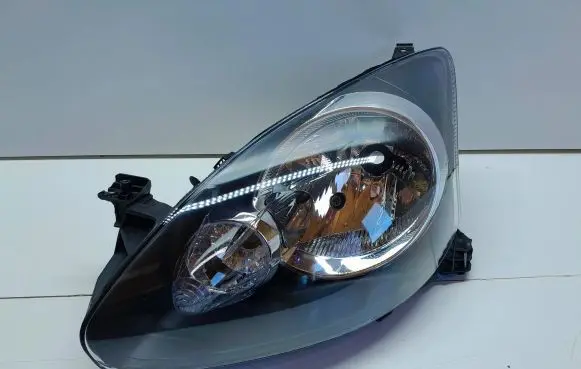 Toyota Aygo AB10 Headlight/headlamp 811700H011 89530366