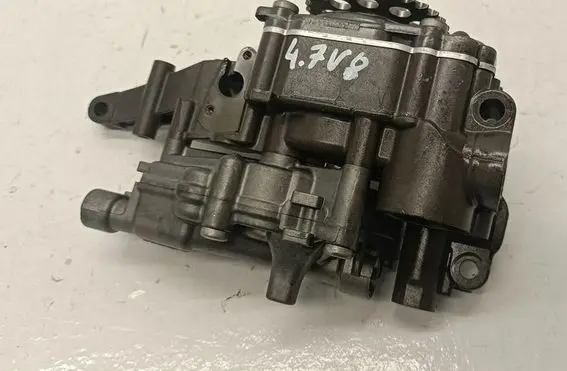 Mercedes-Benz CLS C218 X218 Oil pump 