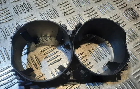 Cup holder front