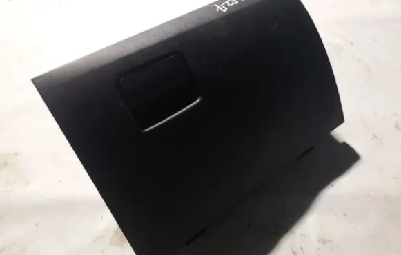 Mitsubishi Lancer X Glove box