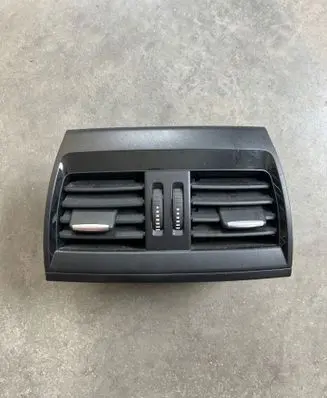 Rear air vent grill