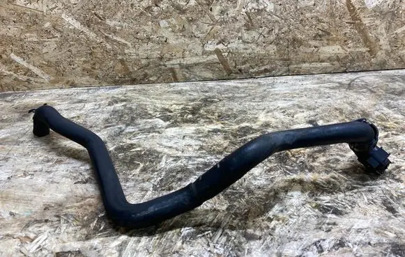 Engine coolant pipe/hose