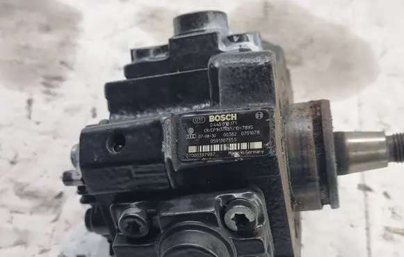 Audi Q7 4L Fuel injection high pressure pump 059130755S 0445010171