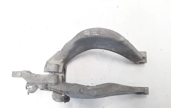 Volvo XC90 Lower shock absorber bracket 31360635