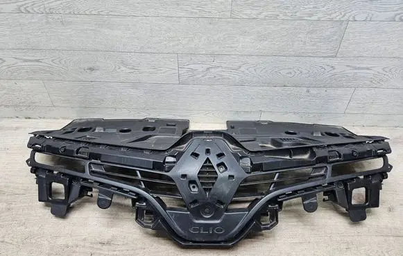 Renault Clio IV Front bumper upper radiator grill 622563184R