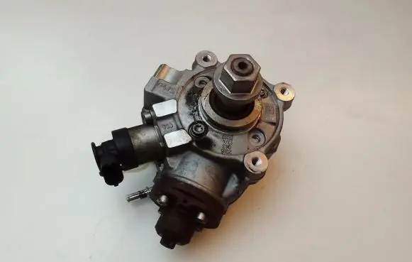 Peugeot 2008 I Fuel injection high pressure pump 9811347380