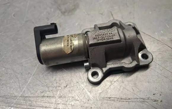 Volvo XC70 Valve oil control 31355829AA