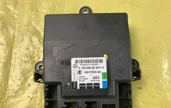 Mercedes-Benz B W245 Door control unit/module A1699000500