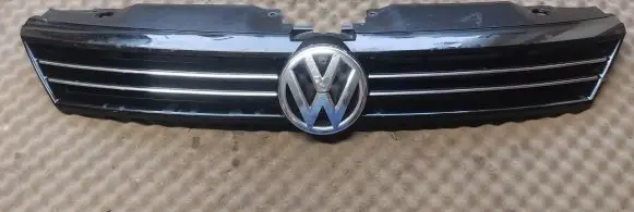 Volkswagen Jetta VI Front grill 5C6853653 5C6853655A